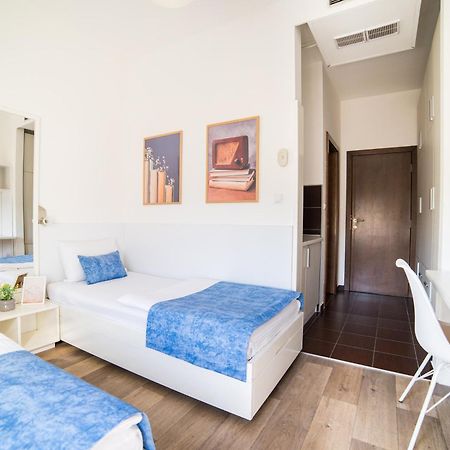 University Hotel Dorrah 투즐라 외부 사진