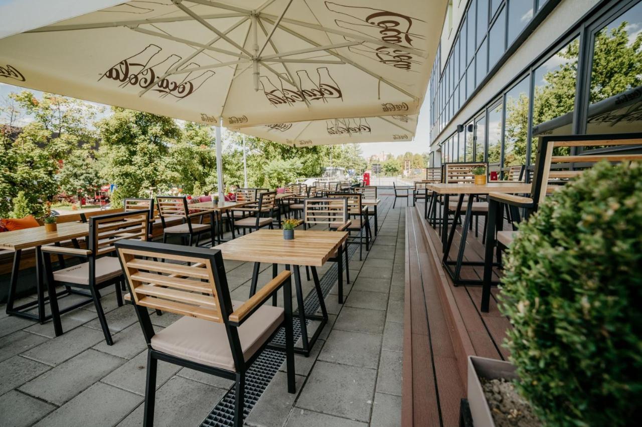 University Hotel Dorrah 투즐라 외부 사진