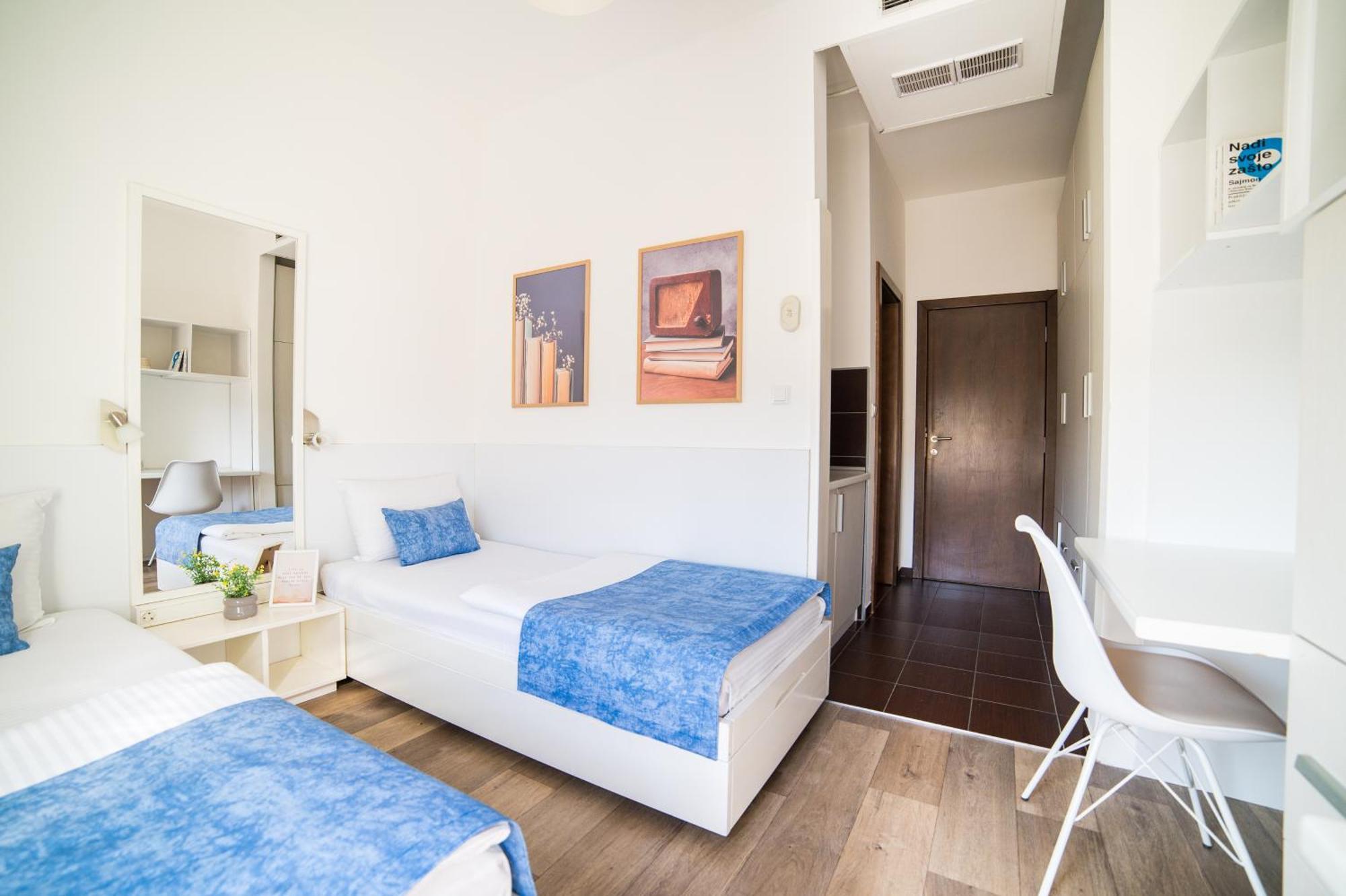 University Hotel Dorrah 투즐라 외부 사진