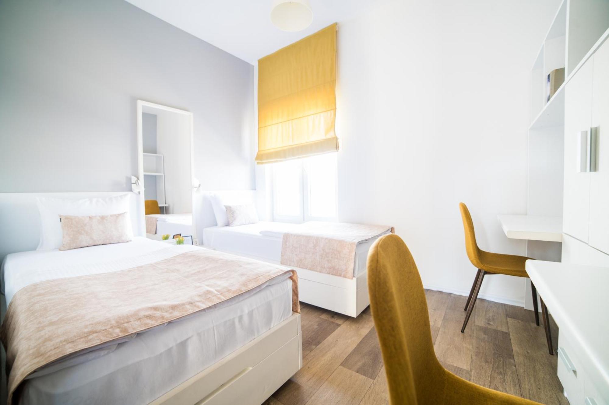 University Hotel Dorrah 투즐라 외부 사진