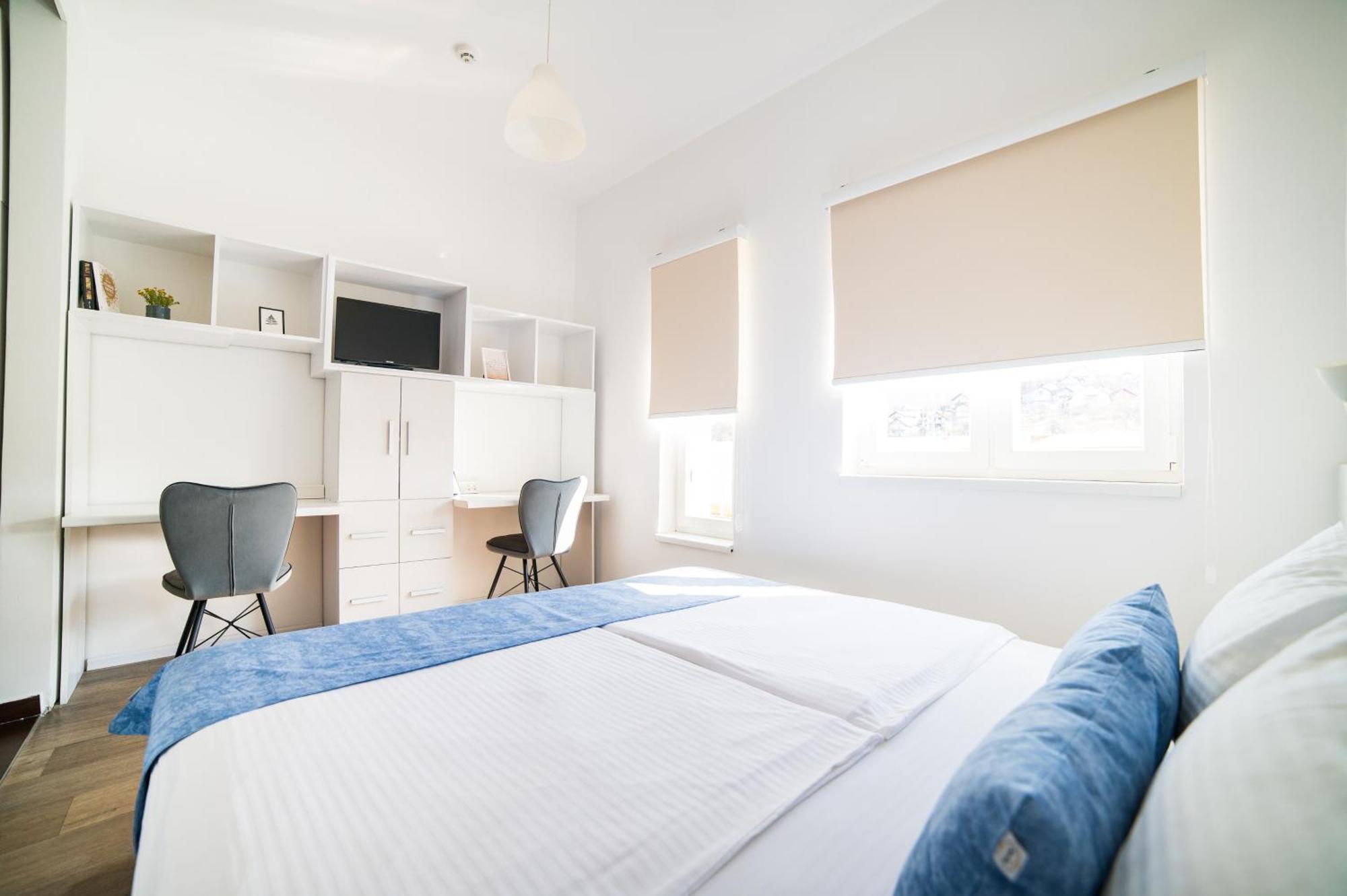 University Hotel Dorrah 투즐라 외부 사진
