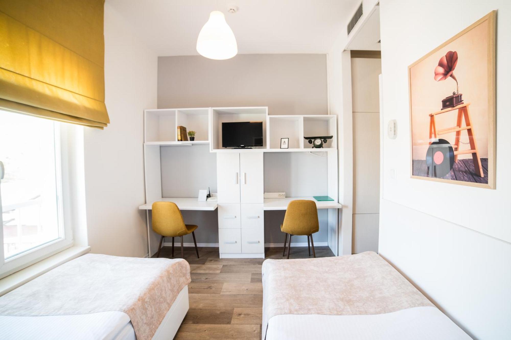 University Hotel Dorrah 투즐라 외부 사진