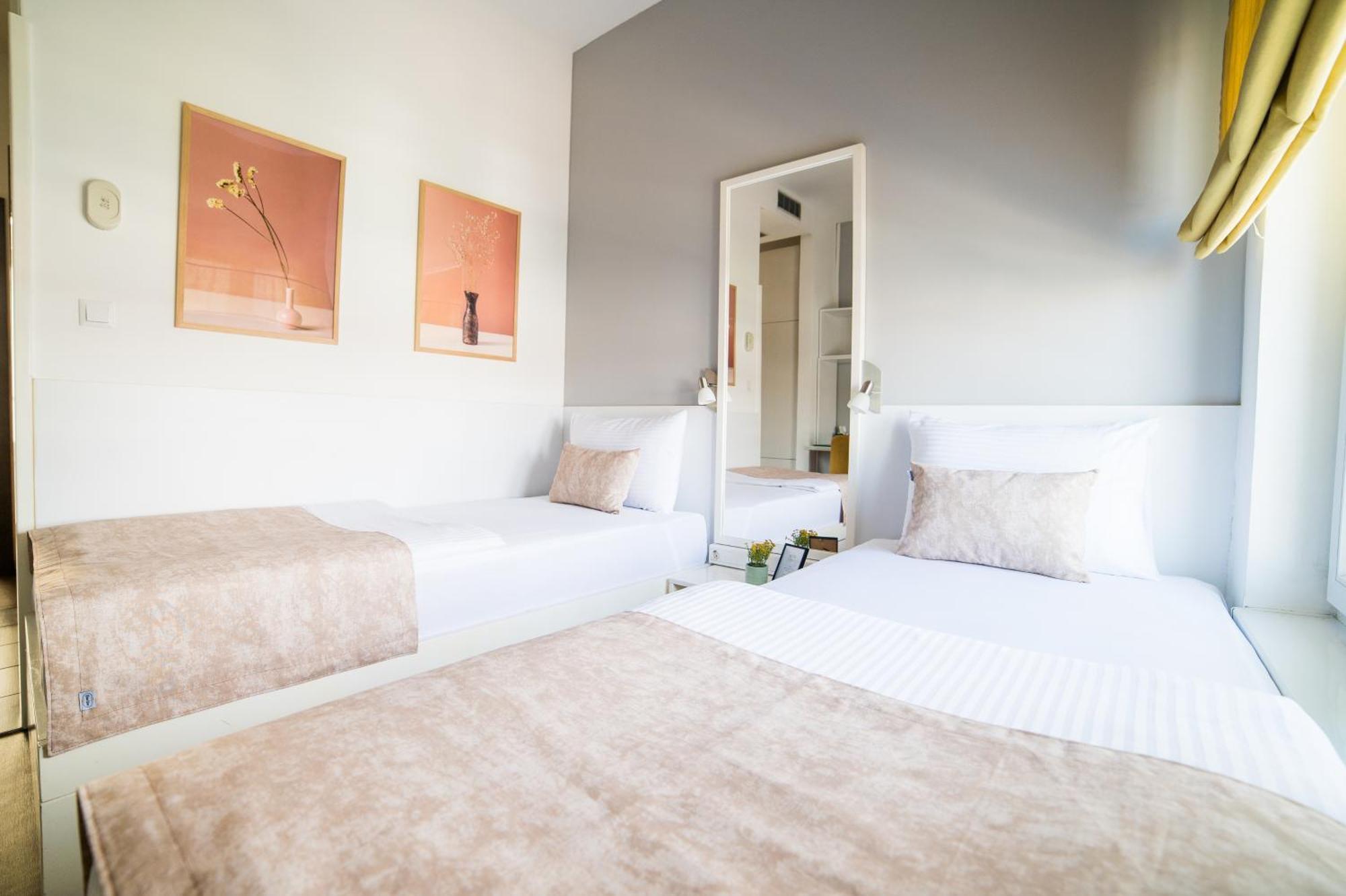 University Hotel Dorrah 투즐라 외부 사진