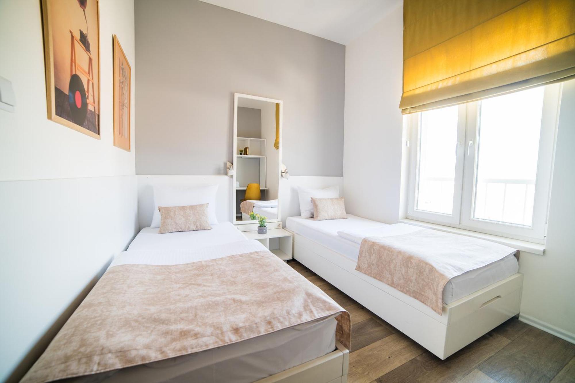 University Hotel Dorrah 투즐라 외부 사진