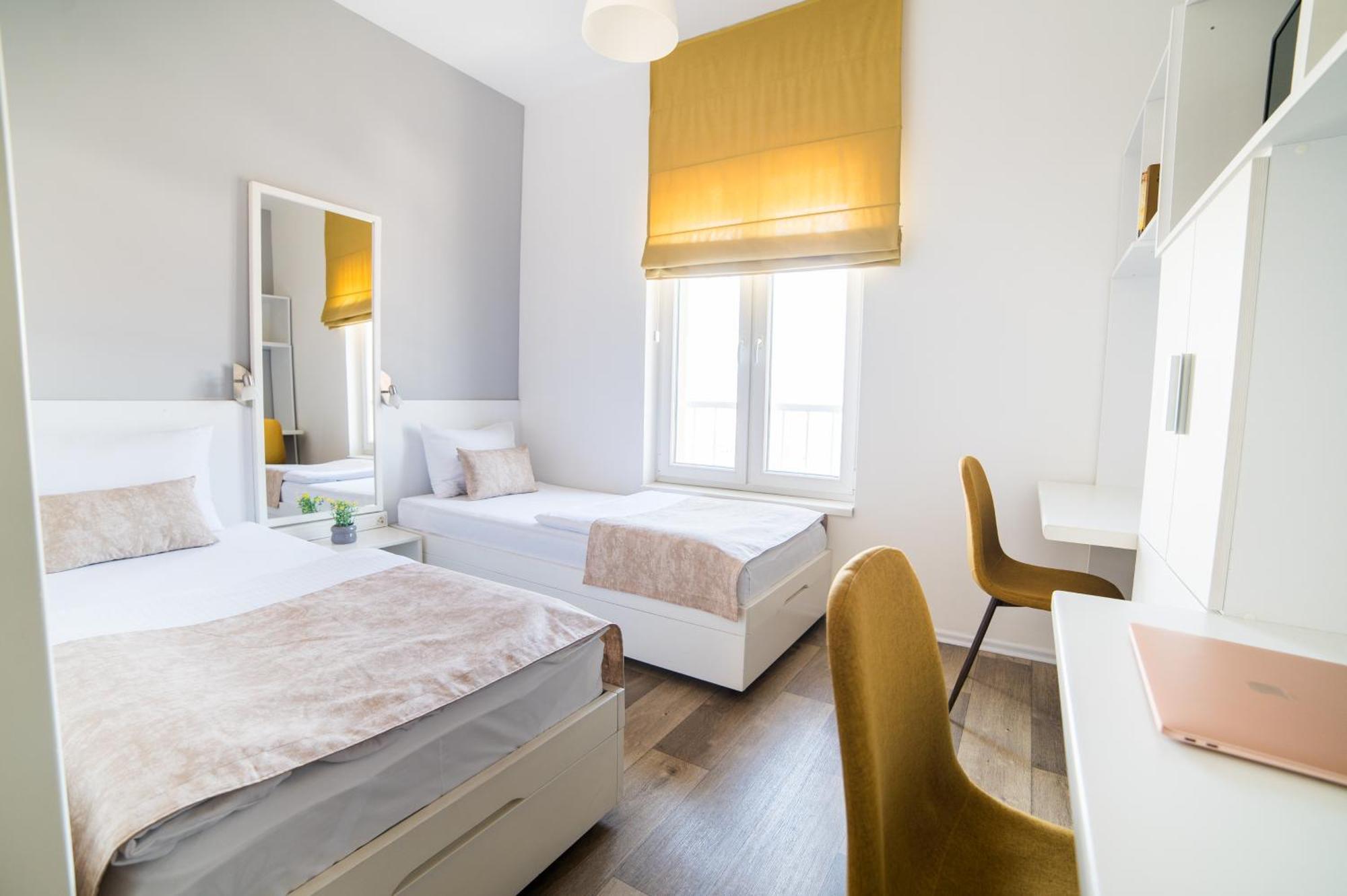 University Hotel Dorrah 투즐라 외부 사진