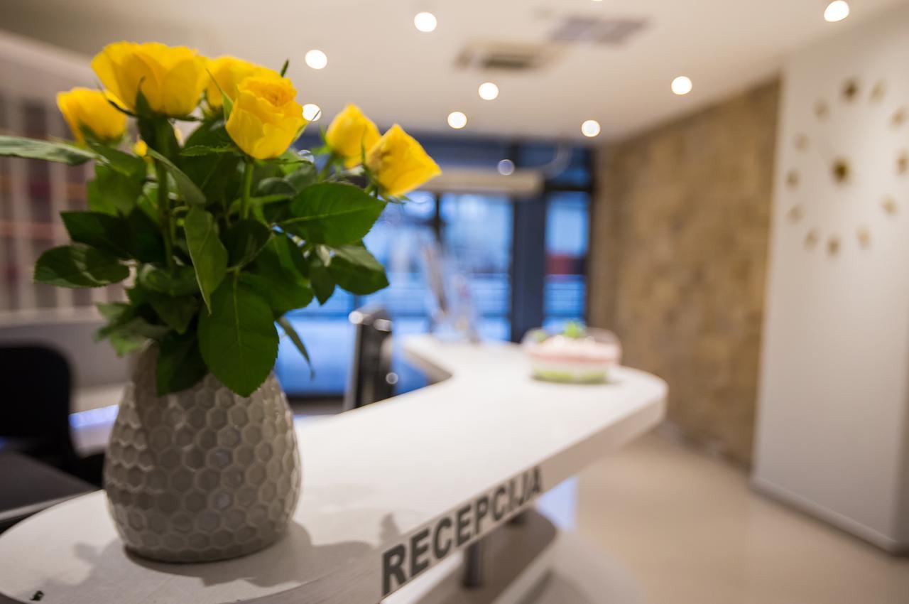 University Hotel Dorrah 투즐라 외부 사진